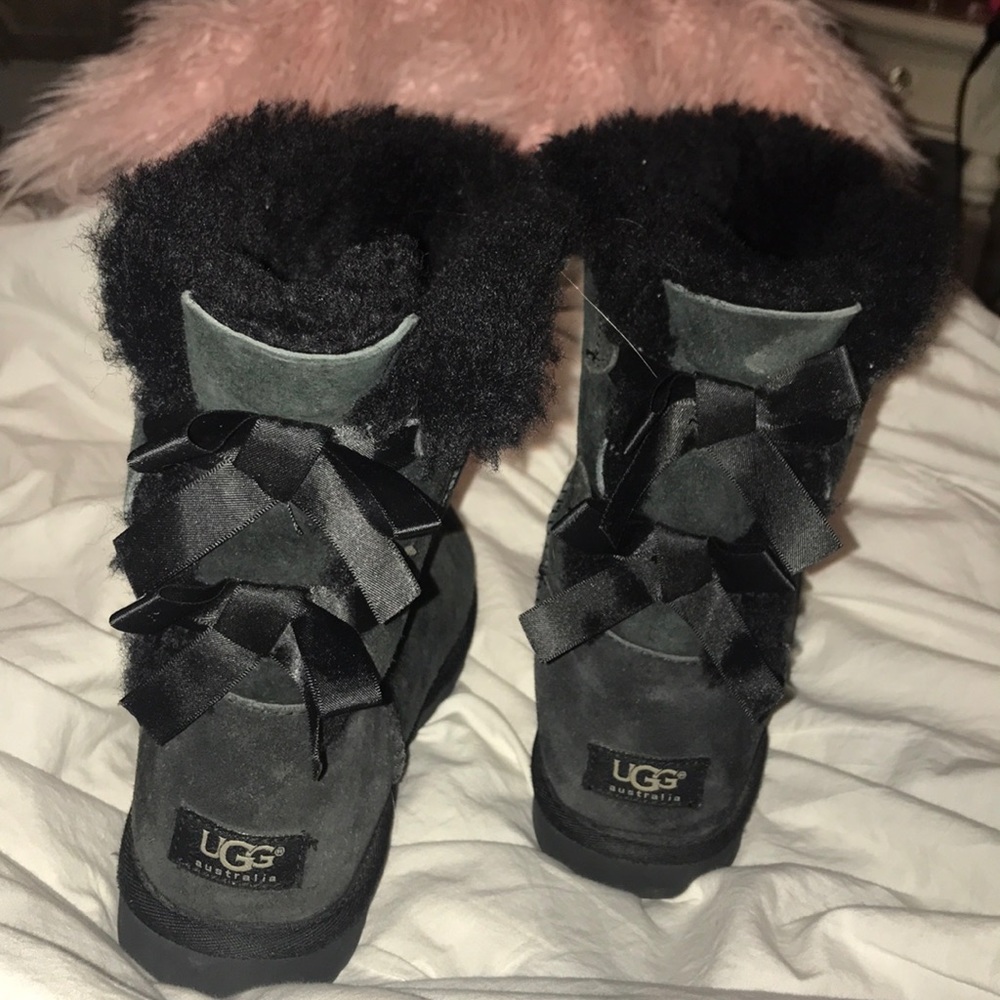 bailey bows black UGGs size 8